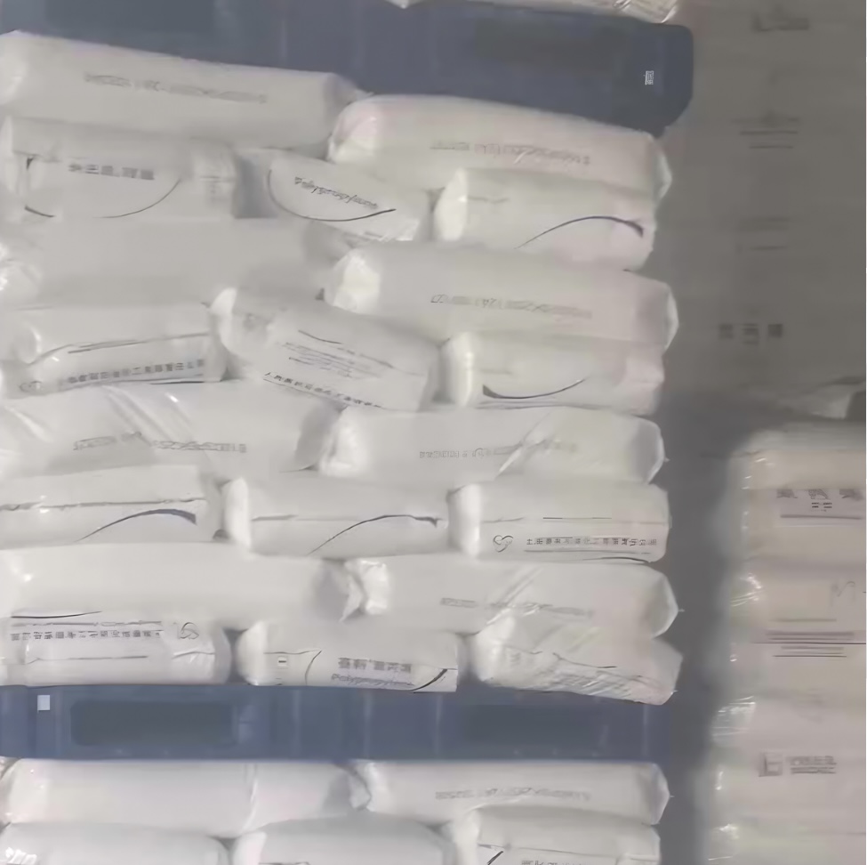 b1bf1326-c34f-4dd7-abf7-a755813ac565_Skladište s nagomilanim vrećama od HDPE smole CHN Energy Shenhua 8007.jpg